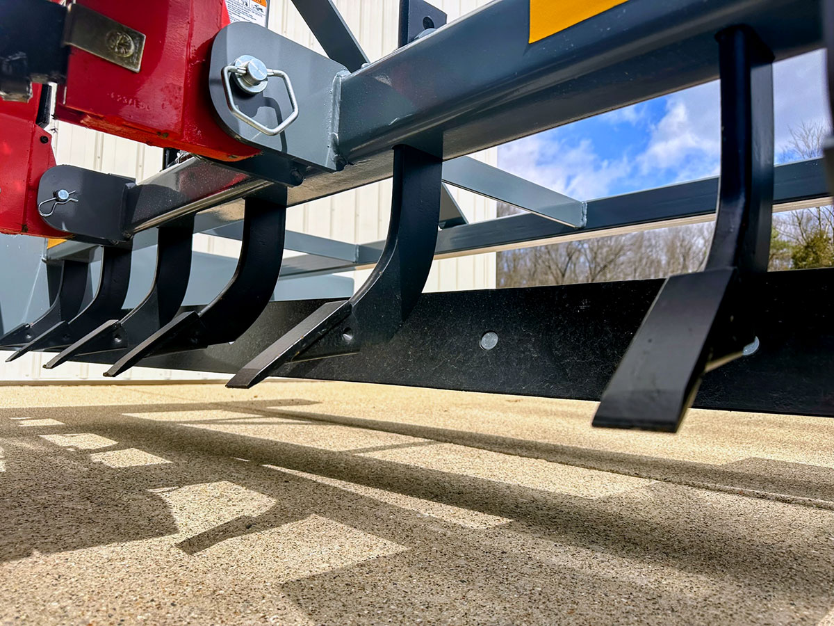 Adjustable Ripper Shanks on Standard Duty Land Plane