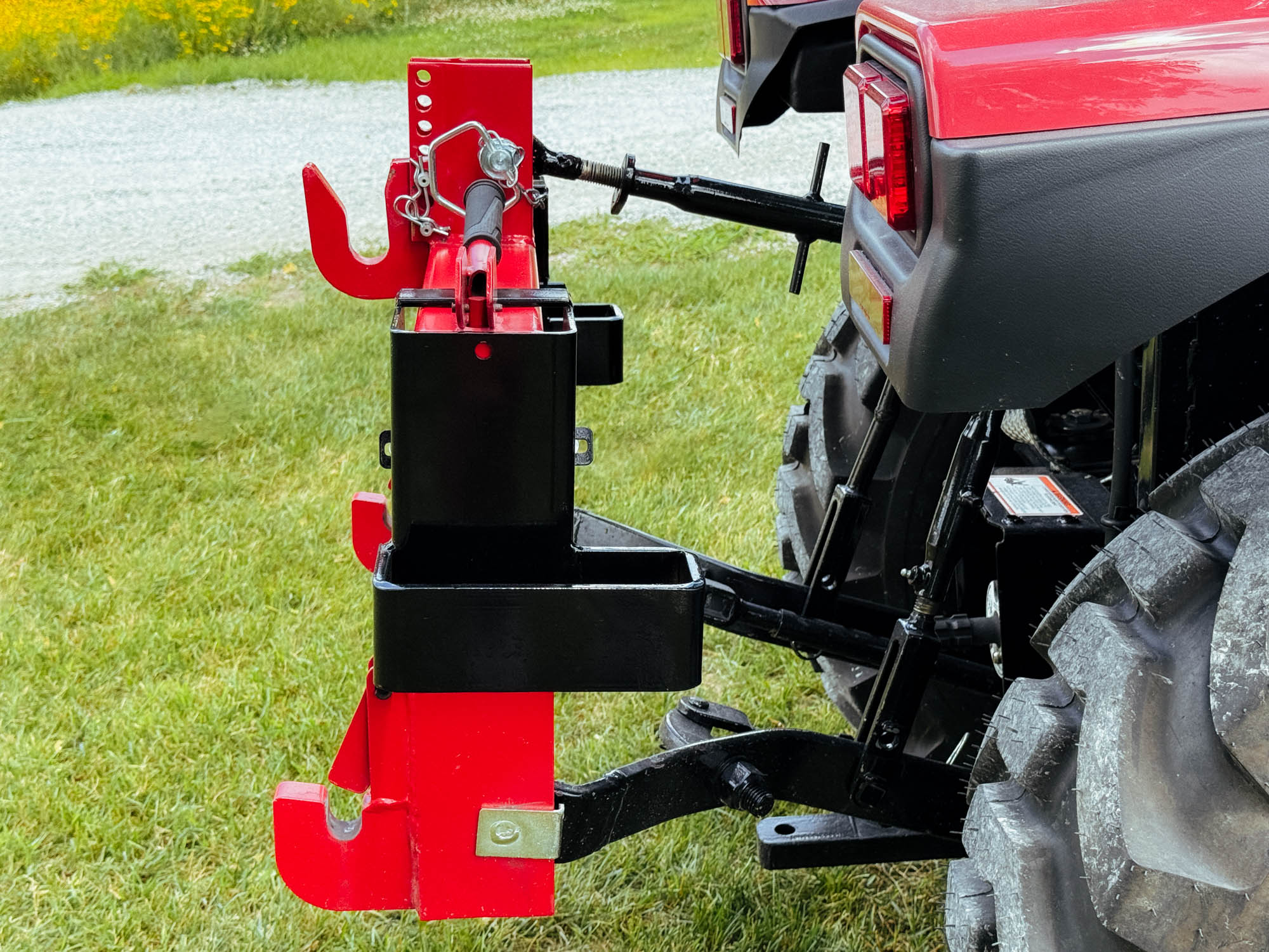 Side View of GWT Hitch Hanger on Fast Cat I Quick Hitch